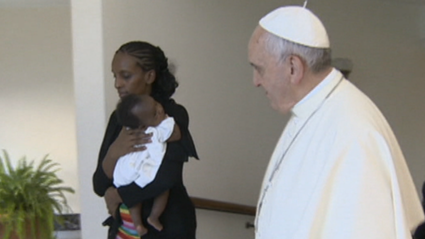 Sudanese Christian woman meets pope
