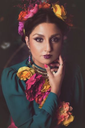 American photographer <a  target="_blank" target="_blank">Valerie Thompson</a> took this photo of her friend Gloria, an artist heavily influenced by the imagery of Frida Kahlo, using a softer focus.