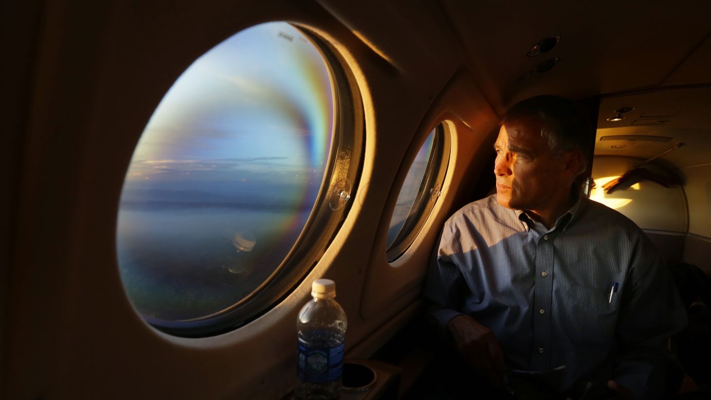 As the sun sets Friday, July 18, Washington Gov. Jay Inslee looks out his airplane window and sees smoke from the Chiwaukum Creek Fire near Leavenworth, Washington. Inslee was returning from a tour of areas affected by <a href="http://www.cnn.com/2014/07/23/us/gallery/pacific-northwest-wildfires/index.html">wildfires in the Pacific Northwest.</a>