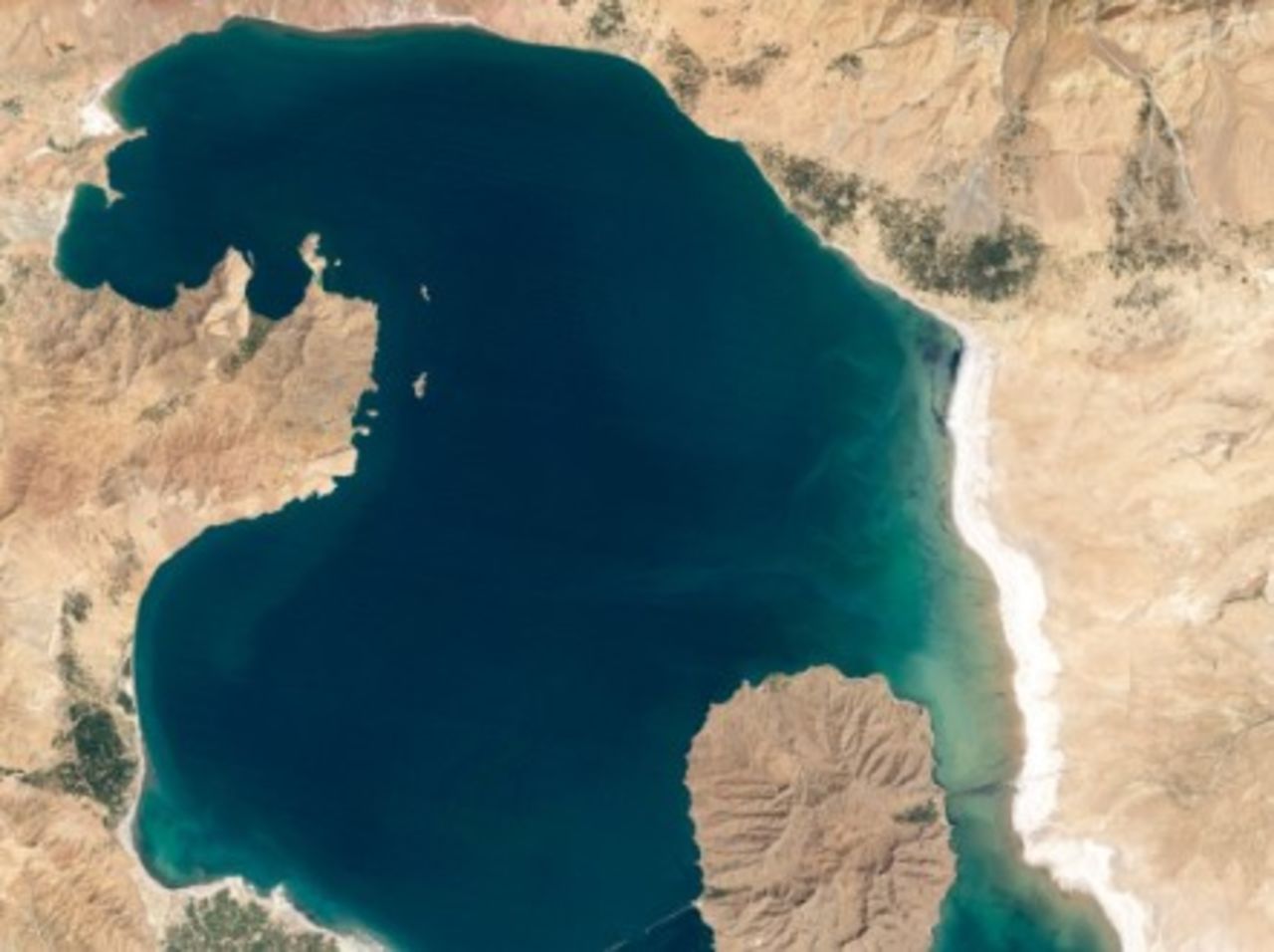 Aerial view of Lake Urmia, 1998 - (Courtesy NASA Earth Observatory)
