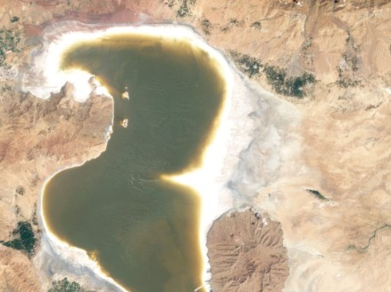 Aerial view of Lake Urmia, 2011 - (Courtesy NASA Earth Observatory)