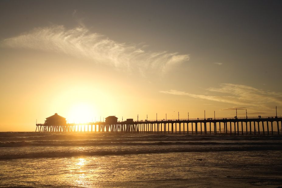 With a length of 560 meters, the beautiful Huntington Beach Pier in California is one of the longest on the U.S. west coast. 