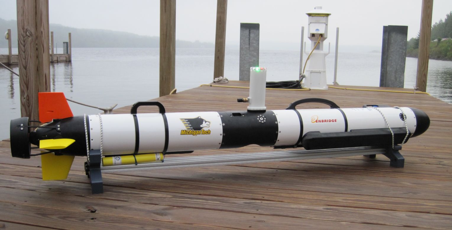El "Roughie" (Research Oriented Underwater Gliders for Hands), de la Universidad Tecnológica de Michigan, el cual está siendo preparado para buscar fallos en cables y tuberías subacuáticas. 