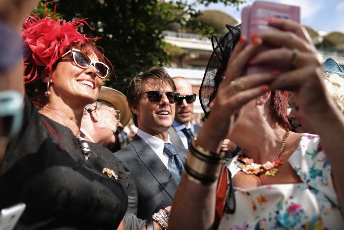 Forget the track, all eyes were on Tom Cruise when he made a special appearance at Britain's Glorious Goodwood horse racing festival on Thursday -- perhaps rather aptly named "Ladies' Day."