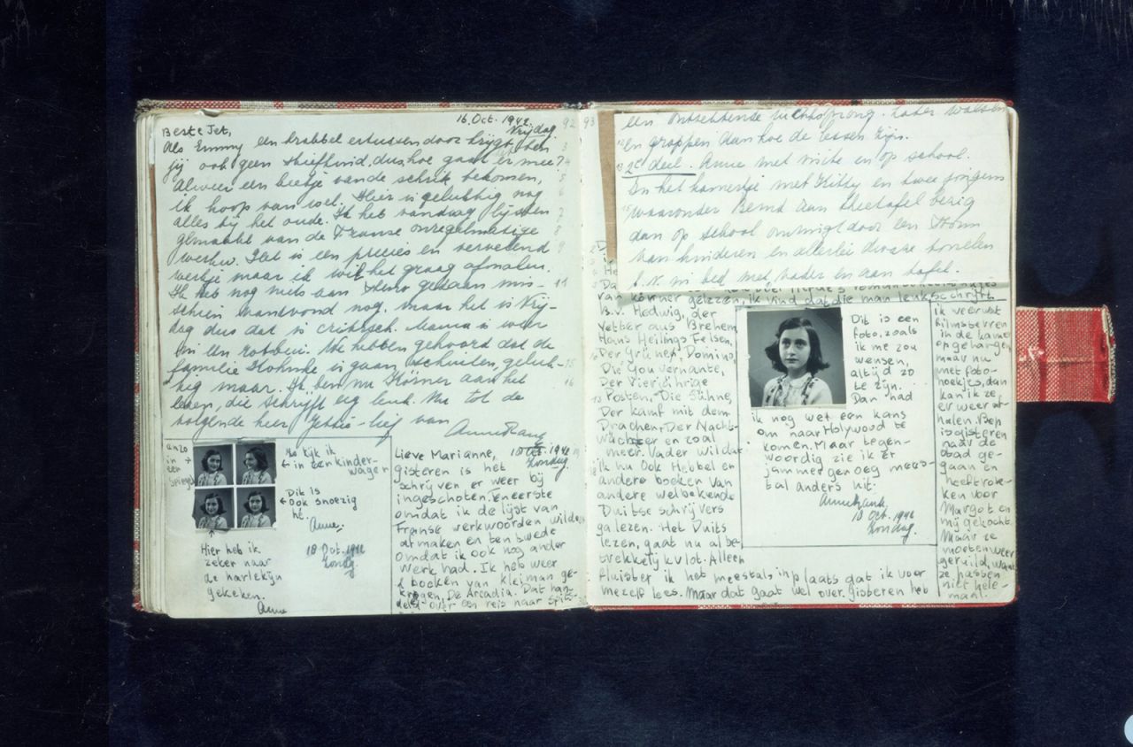 Pages with text and photos from Anne's diary, written in October 1942.