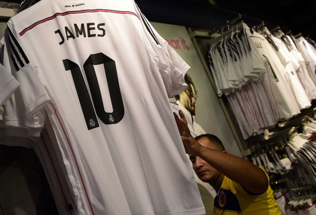 Ya han sido vendidas más de 500.000 camisetas de James Rodríguez del Real Madrid.
