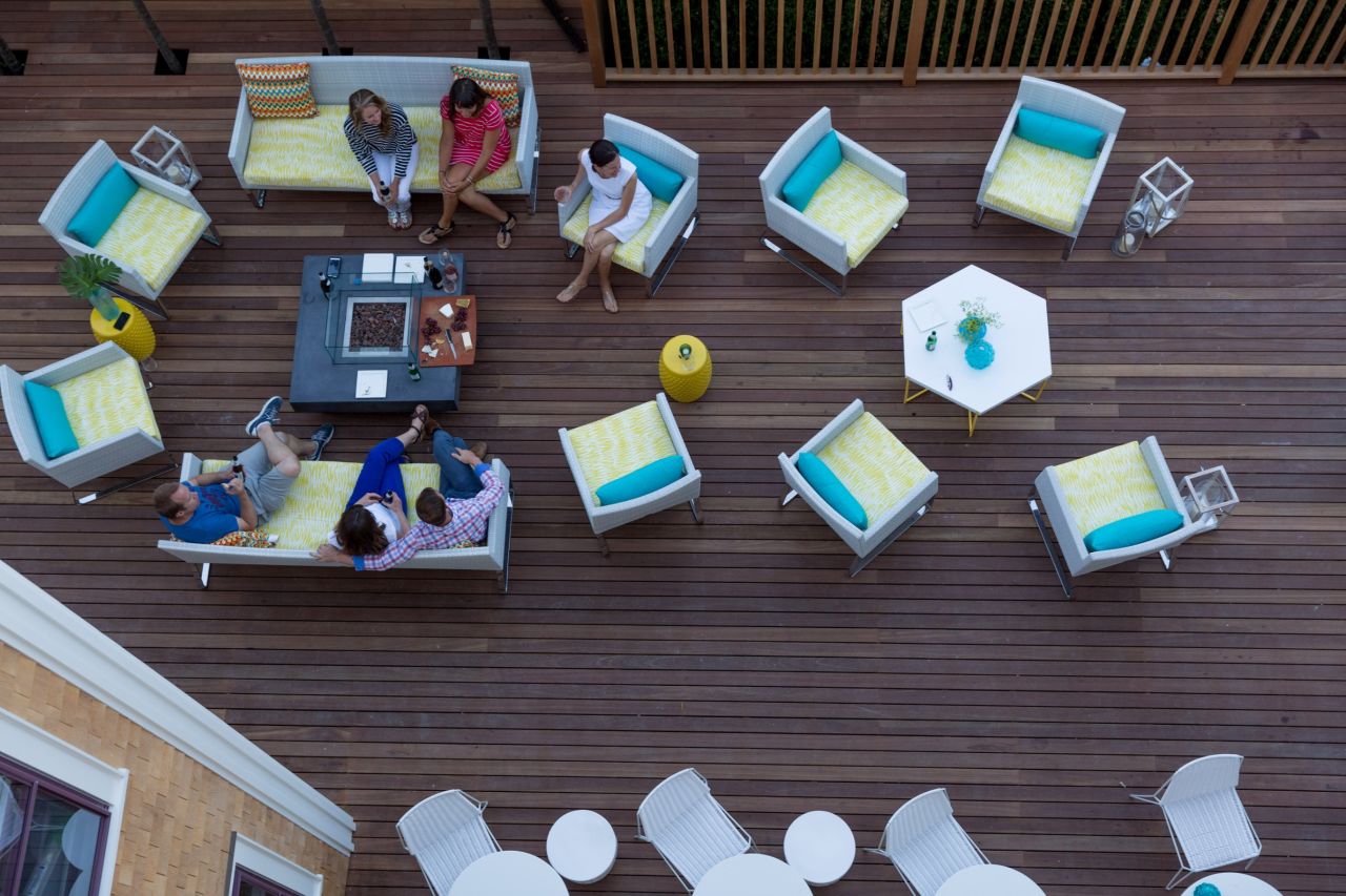 21 Broad: Beach vibe, even when you're not at the beach.