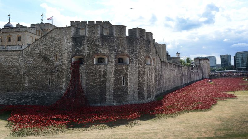 The installation is set to be completed by November 11 -- the anniversary of the 1918 cease-fire.