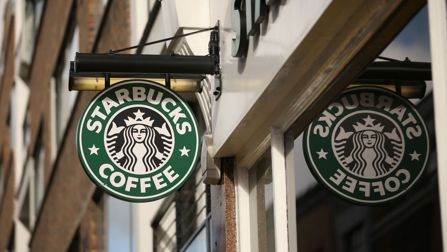 Starbucks CEO Howard Schultz says the coffee chain will roll out a delivery option in the latter half of 2015.