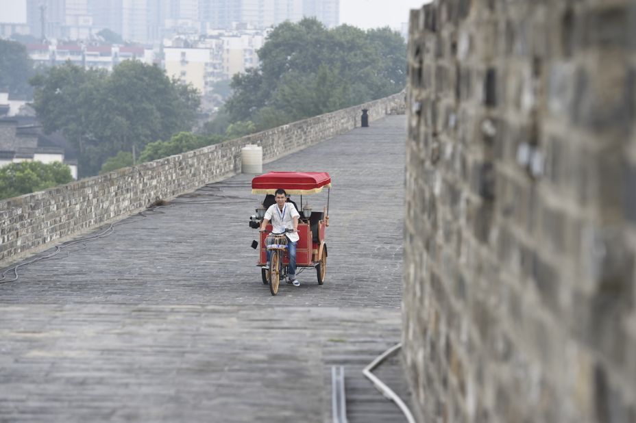 Nanjing will launch a rickshaw tour of its Ming Dynasty City Wall (built in the 1300s) on August 8 to coincide with the Summer Youth Olympic Games, which will be held in the city August 16-24.