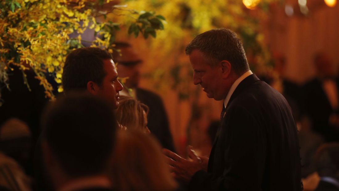 New York Mayor Bill de Blasio speaks to guests before President Barack Obama offers a toast. 