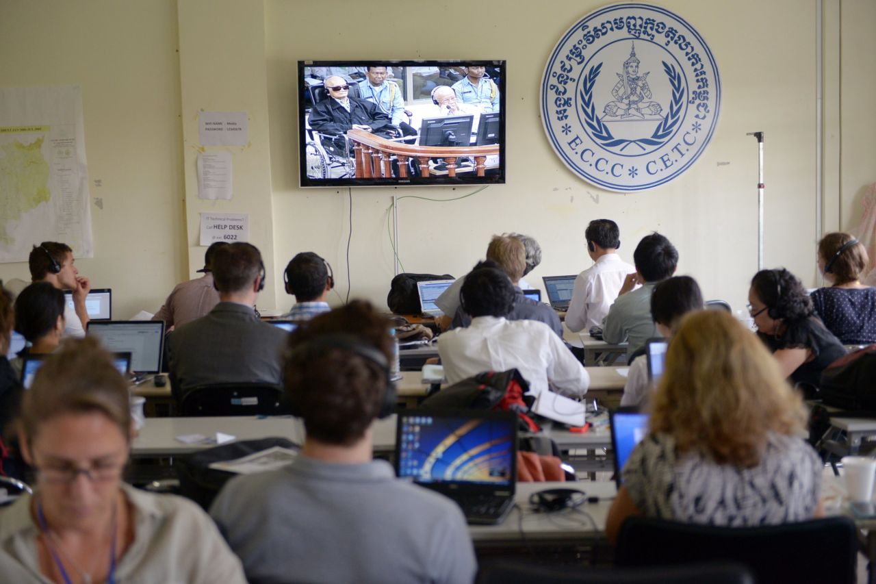 Cambodian and international journalists watch a live video feed showing the verdicts in the trial of former Khmer Rouge leader "Brother Number Two," Nuon Chea, and former Khmer Rouge head of state Khieu Samphan, August 7, 2014.