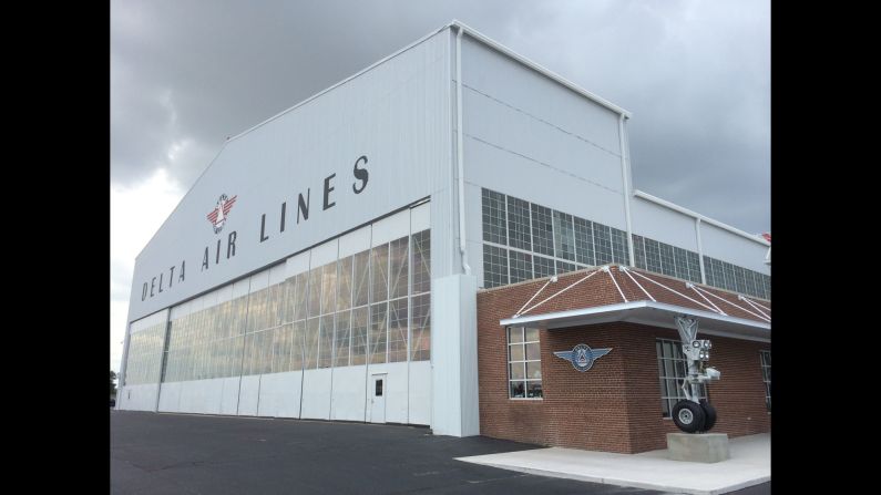 Everything about the place screams "airplanes," including the Boeing 757 landing gear embedded into the front of the building.
