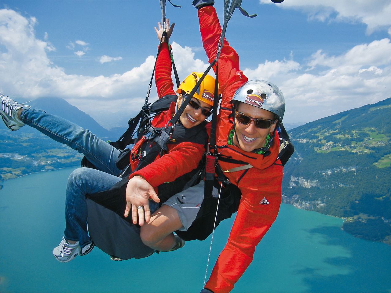 Circling around rising air currents, known as thermals, allows paragliders to ascend. Once they're up, it's easy gliding over Lake Thun and Lake Brienz.