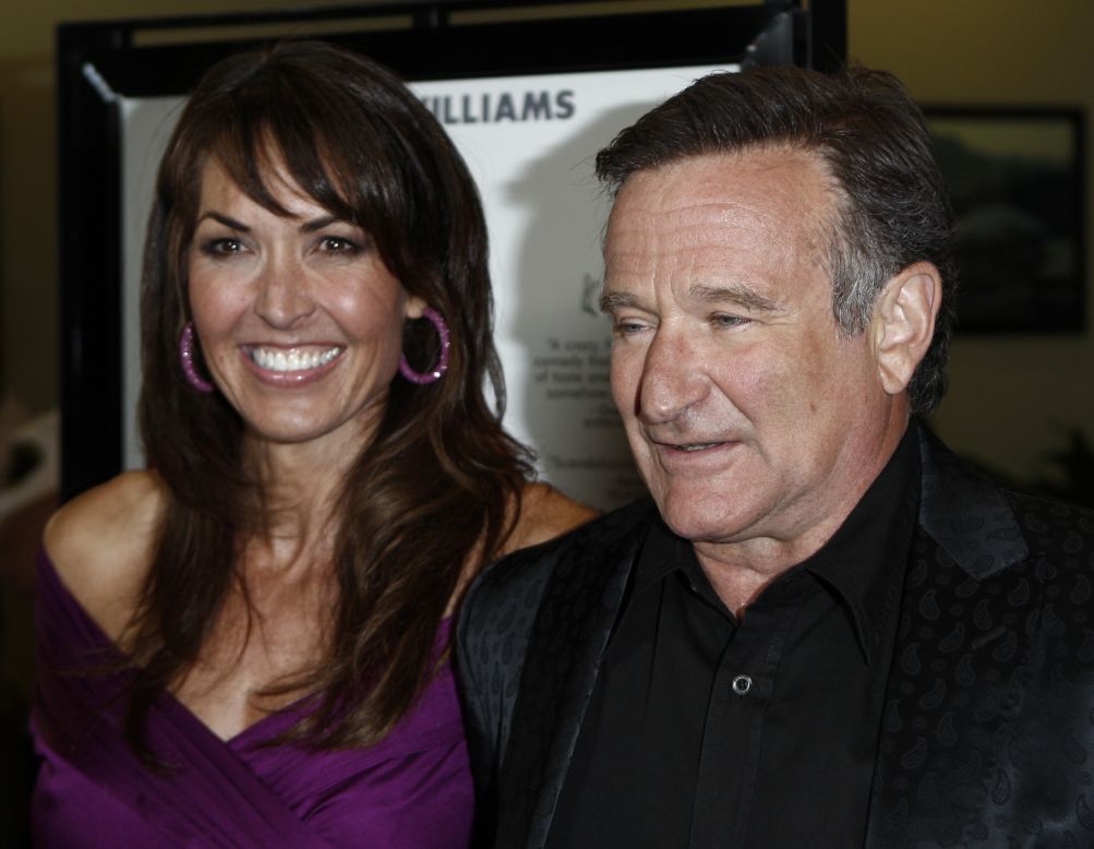 Williams and Susan Schneider arrive at the premiere of "World's Greatest Dad" in Los Angeles on August 13, 2009.
