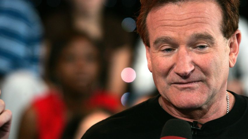 NEW YORK - APRIL 27:  (US TABLOIDS OUT) Actor Robin Williams appears onstage during MTV's Total Request Live at the MTV Times Square Studios on April 27, 2006 in New York City.  (Photo by Peter Kramer/Getty Images)
