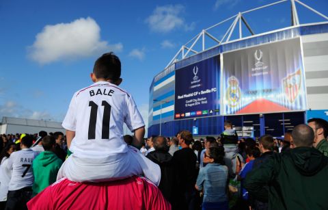 Real Madrid met Sevilla in the Welsh capital Cardiff on Tuesday night to fight for the UEFA Super Cup crown, the traditional curtain raiser to the new European soccer season.