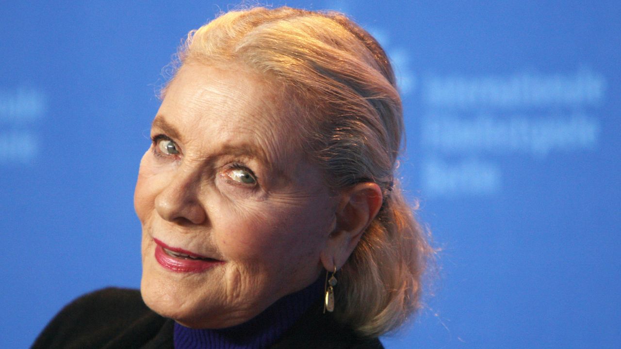 Bacall at a photo call for the film "The Walker" in 2007.  