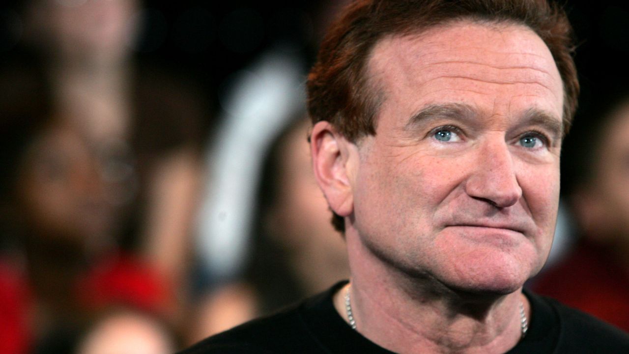 Caption:NEW YORK - APRIL 27: (FILE PHOTO) (US TABLOIDS OUT) Actor Robin Williams appears onstage during MTV's Total Request Live at the MTV Times Square Studios on April 27, 2006 in New York City. 