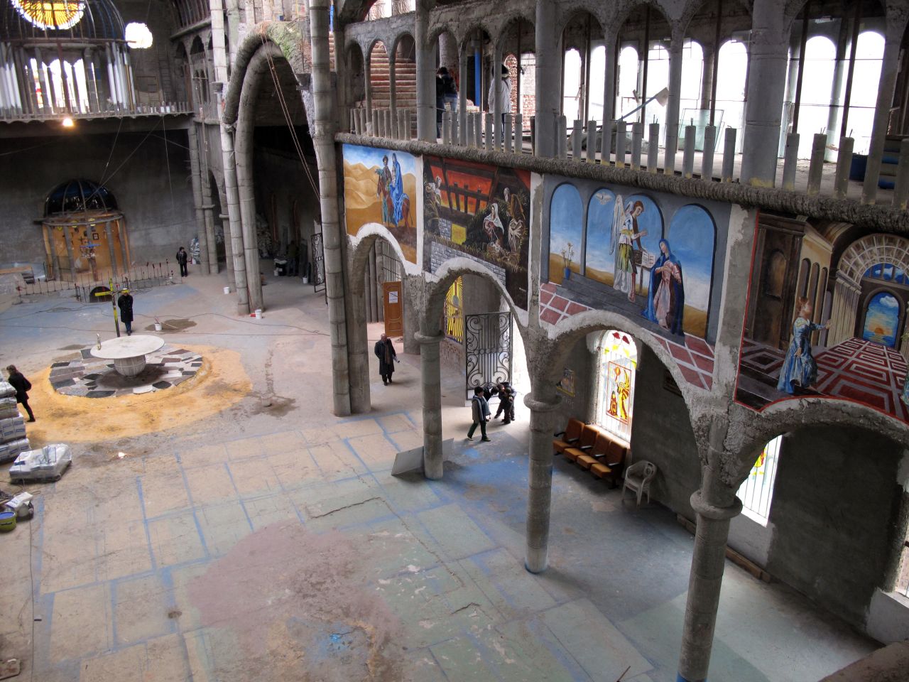 The interior of the cathedral, based on broken tiles and discarded bricks. 