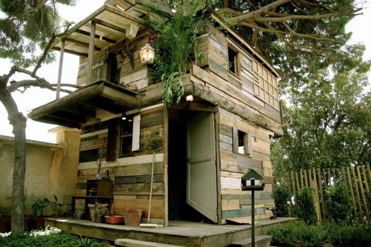 Treehouse designs are deliberately non-polished, to encourage confidence that anybody could build one.