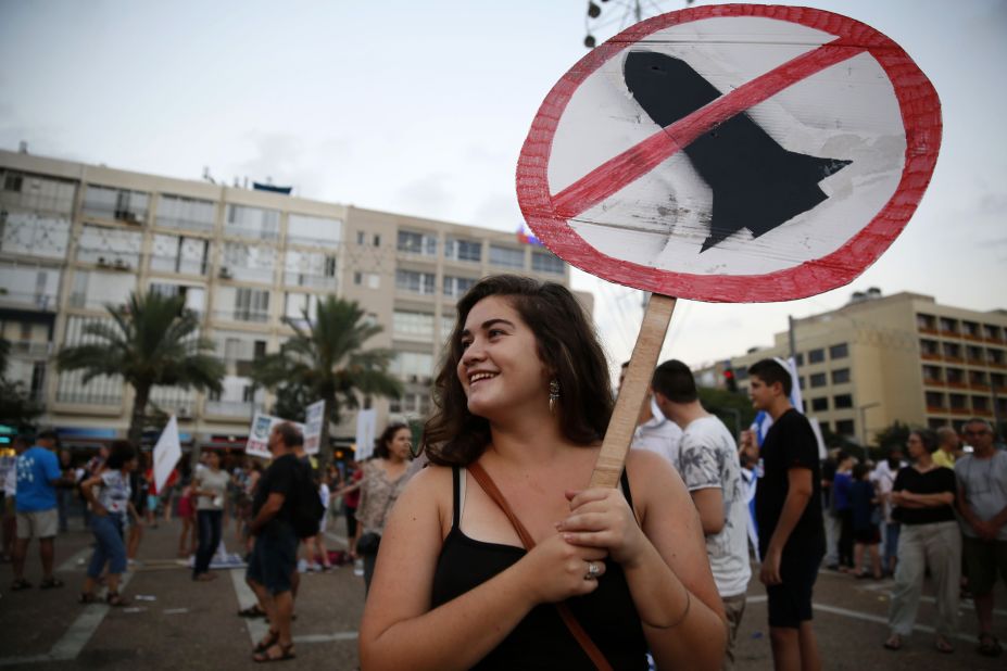 Israelis gather in Tel Aviv during a protest August 14 calling on the government and the army to end Palestinian rocket attacks from Gaza once and for all.