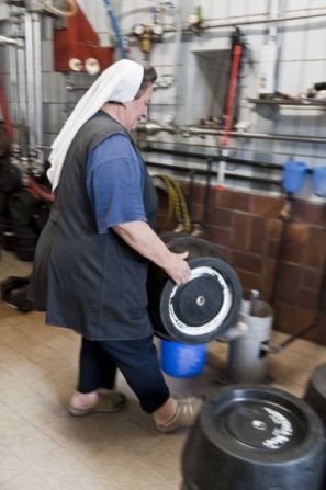 Depending on the season, Sister Doris can be found crafting a copper-toned vollbier (lager), a dark zoigl, a contemplative doppelbock or spritzy maibock.
