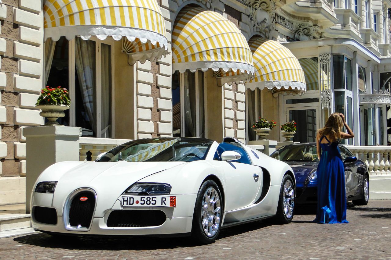 <strong>Celebrity in a Cannes (France)</strong>: This luxurious package doesn't just include a week-long stay at a gorgeous six-bedroom White House villa. Visitors also get diamonds worth $1 million (albeit for a week), a 24-hour entourage and airport transfers in the sports car of your choice.