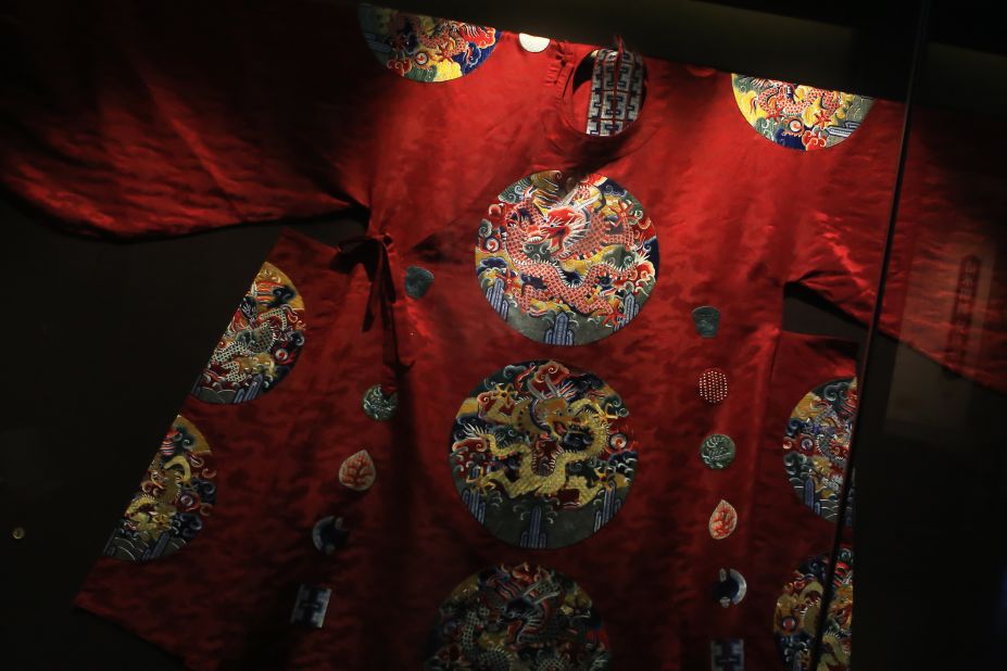 Nanjing's silk brocade is known as "yunjin," meaning brocade that is "as beautiful as clouds at sunset."