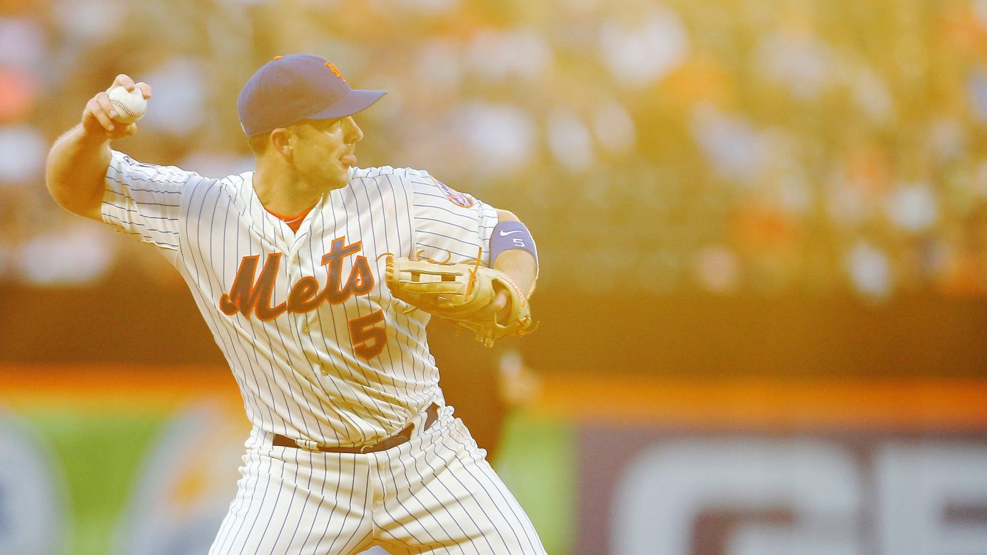 New York Mets third baseman David Wright fields a ball during a home game against Washington on Wednesday, August 13.