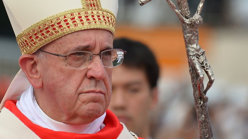 Pope Francis prepares to take part in an open-air mass at Gwanghwamun Square in central Seoul on August 16, 2014.