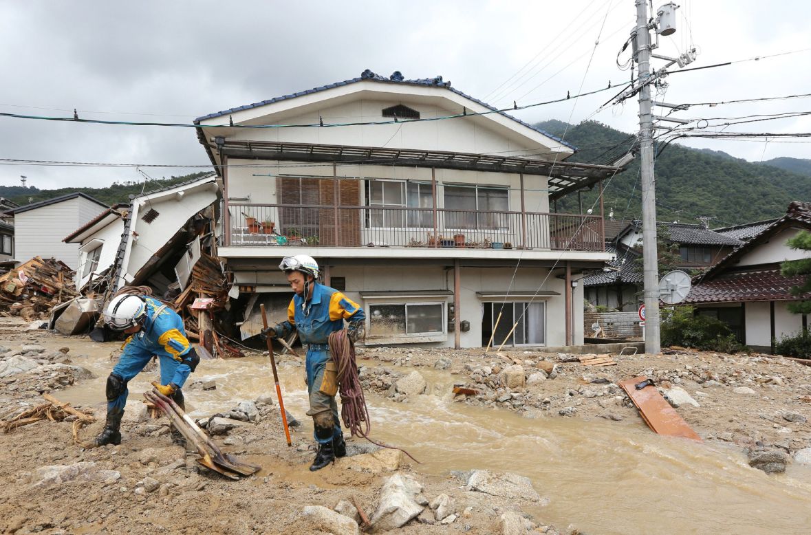 Rescue workers look for survivors on August 20.