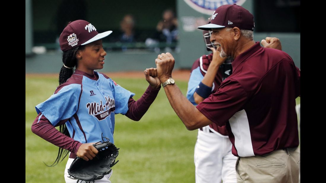 Mo'Ne Davis in Sports Illustrated: The Little League World Series pitcher  gets the SI cover treatment.