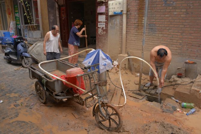 The Shuimo Community in Beijing's Haidian District has grown too fast and freshwater supplies can't keep up with the expansion.