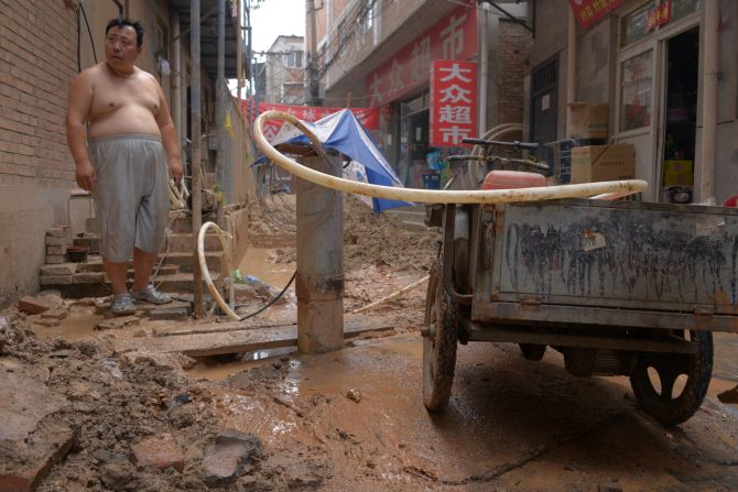 "Who would dig up wells if there's enough water? There's just no water." Beijing residents take matters into their own hands and find groundwater near their homes.