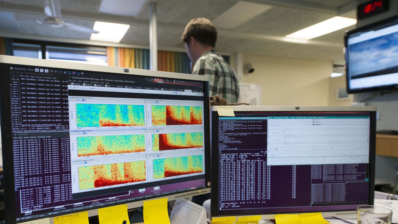 Computer screens show seismic activity from the Bardarbunga volcanic eruption at the Icelandic met office in Reykjavik on August 23, 2014.