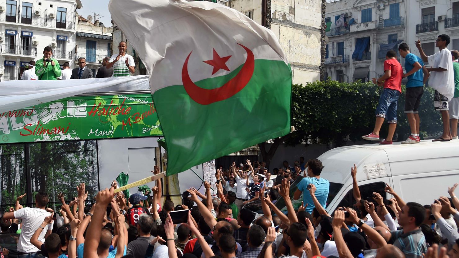 The Algerian national team was given a heroes' welcome after returning from the World Cup