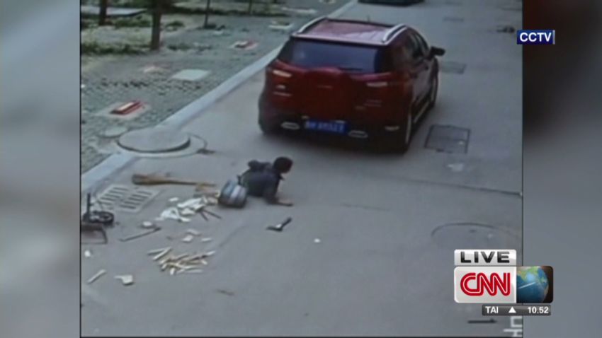 pkg stevens china boy survives being hit by car_00001208.jpg