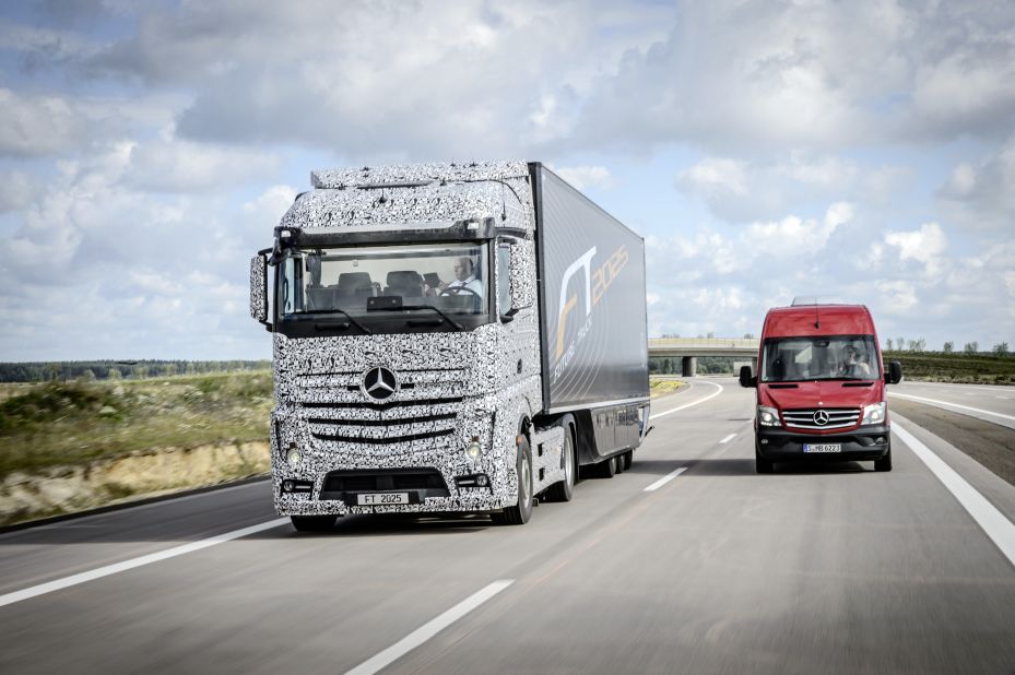 Daimler is developing the Mercedes-Benz Future Truck 2025 -- a driverless lorry that is a potential solution for increased goods traffic.