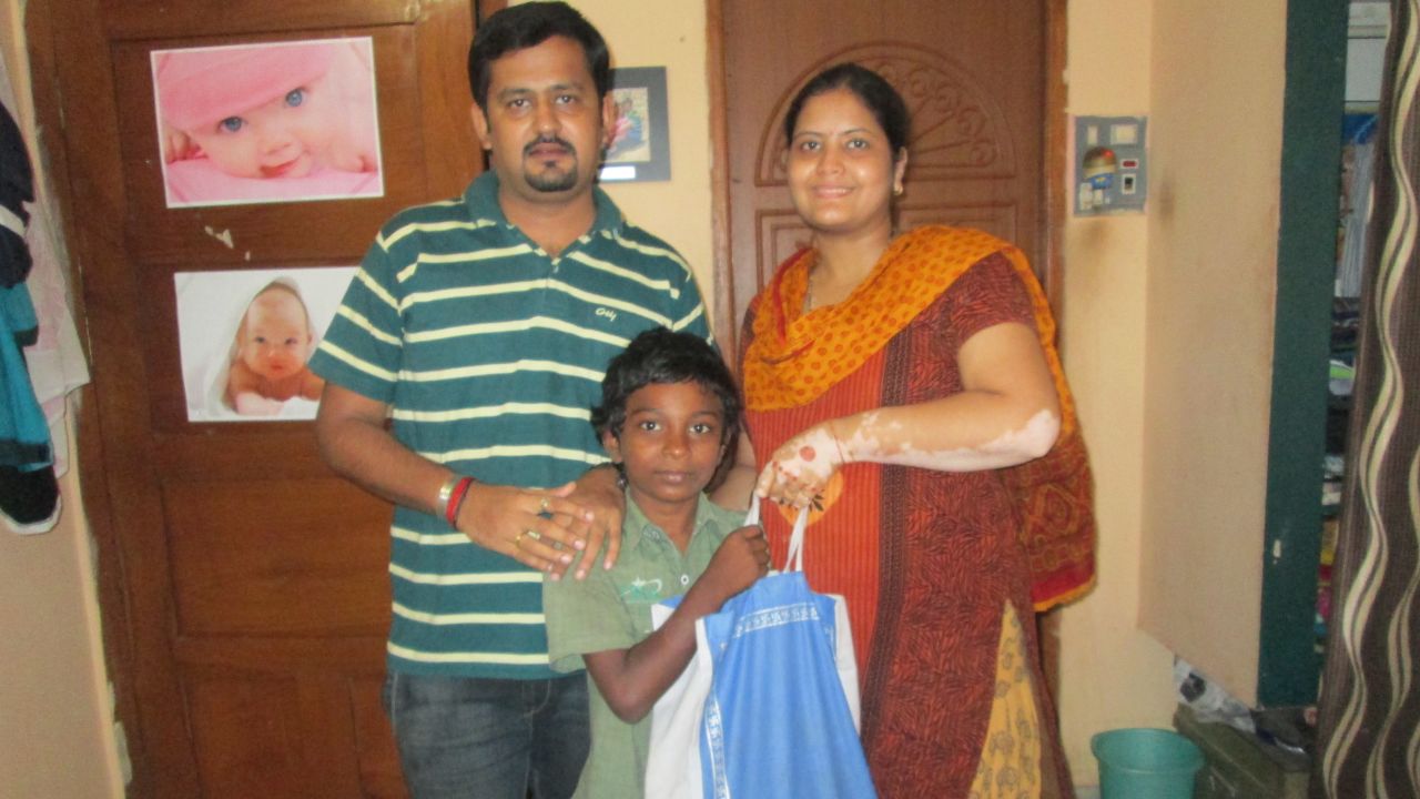 Abhilekha Rampuria (right) gives a boy, Balaji, 5kgs of rice. She says: "He has 2 siblings. His mother works as housemaid. They buy daily 1/2kg of rice to serve their hunger needs. He does not have a father. Still they don't beg."