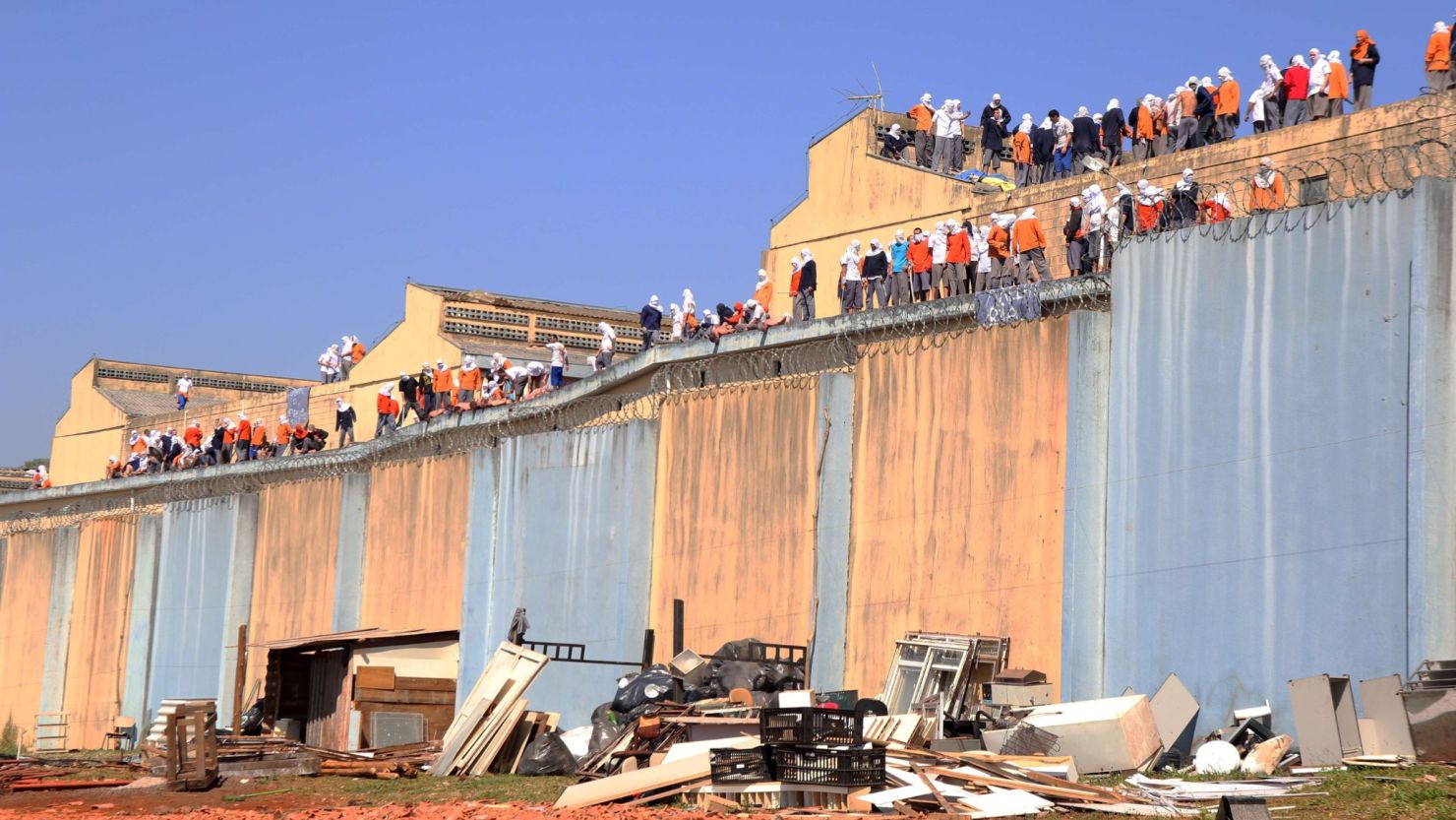 Inmates stand on the roof of the penitentiary in Cascavel, Parana state, Brazil, on August 25, 2014.