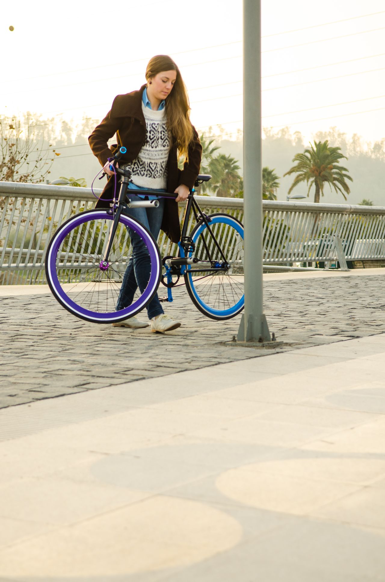 The modifications on the frame didn't add any extra weight to the bike and the current prototype is made out of steel, with aluminum components for the lock.