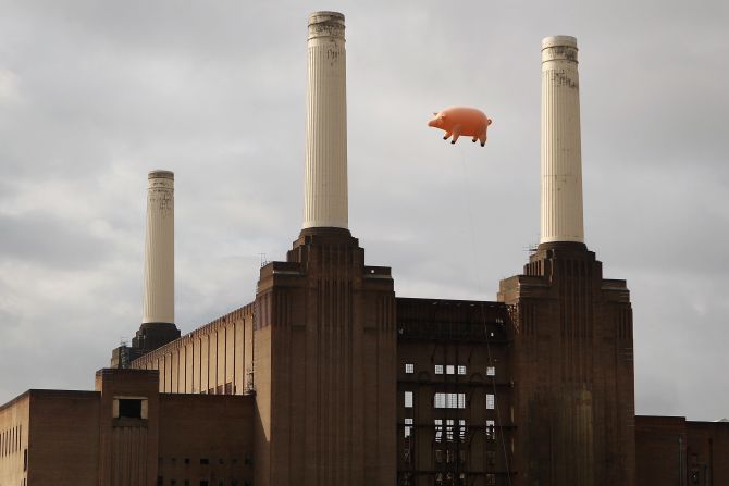  An inflatable pig flies over the station 35 years later, recreating the famous album cover on September 26, 2011. 