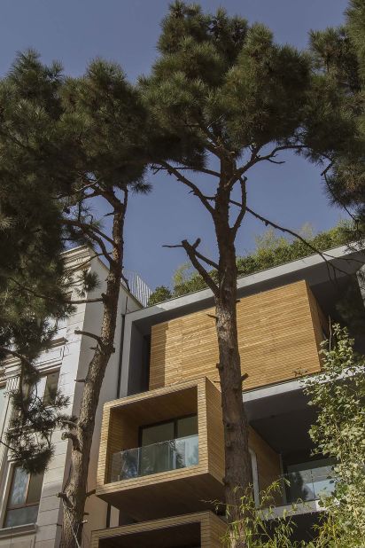 The design of the house aims to make the most of its narrow frontage. 