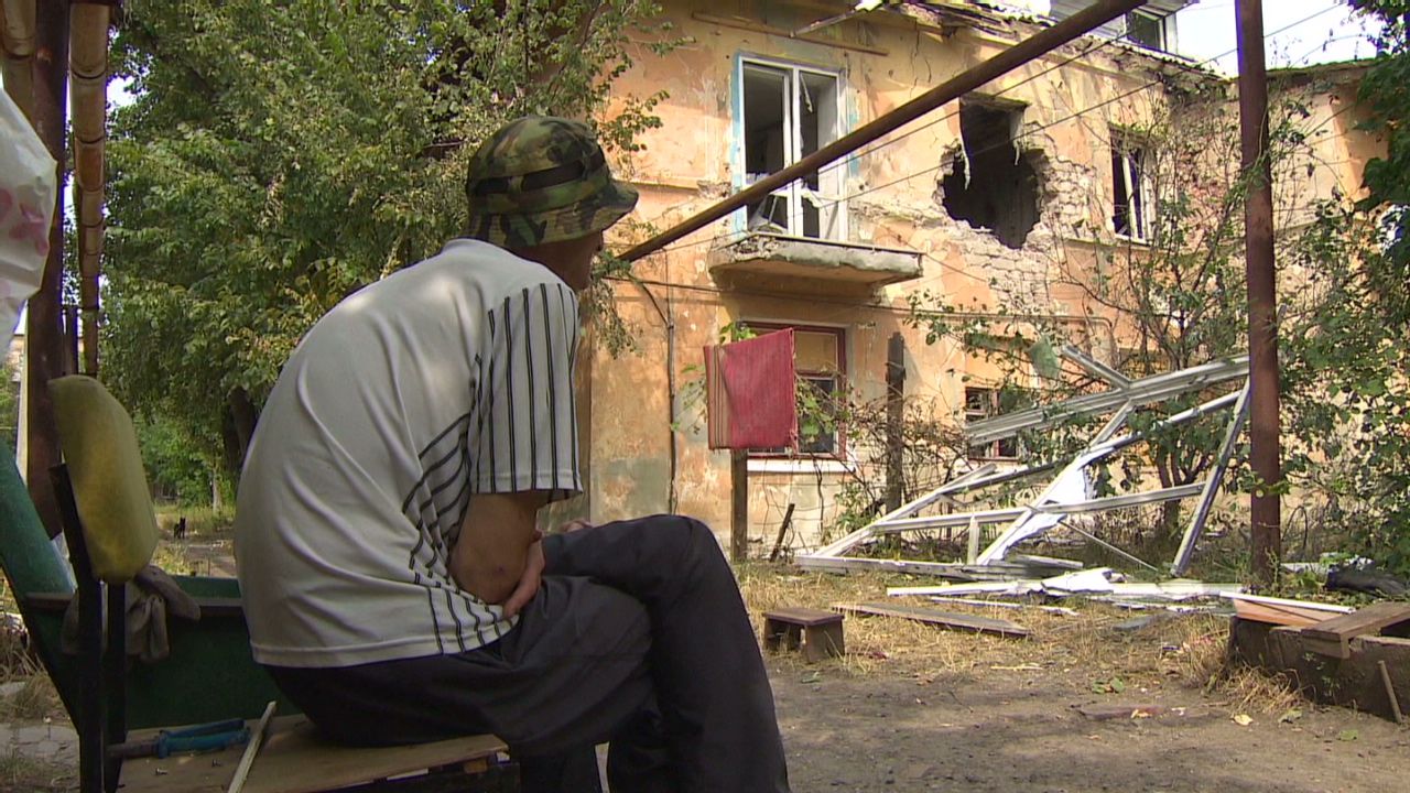 pkg magnay ukraine donetsk grief_00002712.jpg