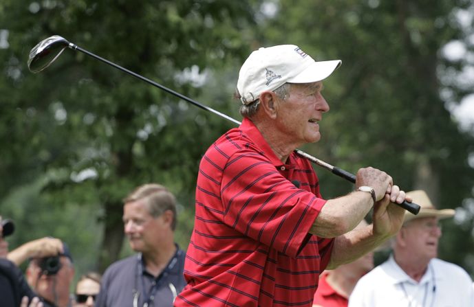 George Herbert Walker, abuelo de George W. Bush, fue presidente de la Asociación de Golf de Estados Unidos en 1920. Bush era conocido por su velocidad dentro del campo, y rara vez hacía alguna pausa entre golpes.