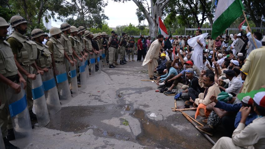 aman pakistan military protestors