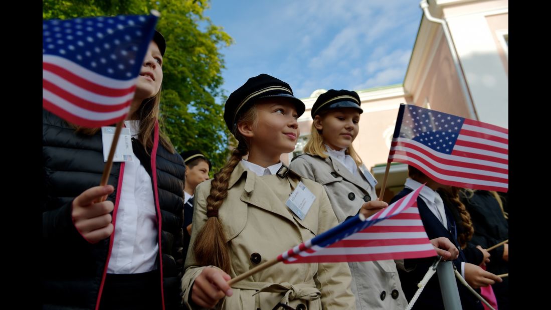 Estonian children waving American flags await Obama's arrival at Kadriorg Palace on September 3.