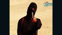 An image grab taken from a video released by the Islamic State (IS) and identified by private terrorism monitor SITE Intelligence Group on September 2, 2014 shows a masked militant holding a knife and gesturing as he speaks to the camera in a desert landscape before beheading 31-year-old US freelance writer Steven Sotloff. The masked militant condemned US attacks on the Islamic State before cutting Sotloff's throat. He then introduces a second captive, identified by name and said to be British and threatens to kill him. AFP