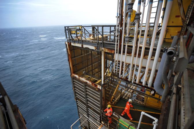 Around 90% of the UK's oil comes from Scotland. Different parties estimate it has between 15 and 24 million barrels of oil reserves in the North Sea. According to the Scottish government, oil riches could bring up to $2.4 trillion in revenue.
